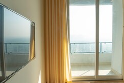 The Taj Studios - Luxury Stay in Gaur City Mall (1st time in Greate Noida West)