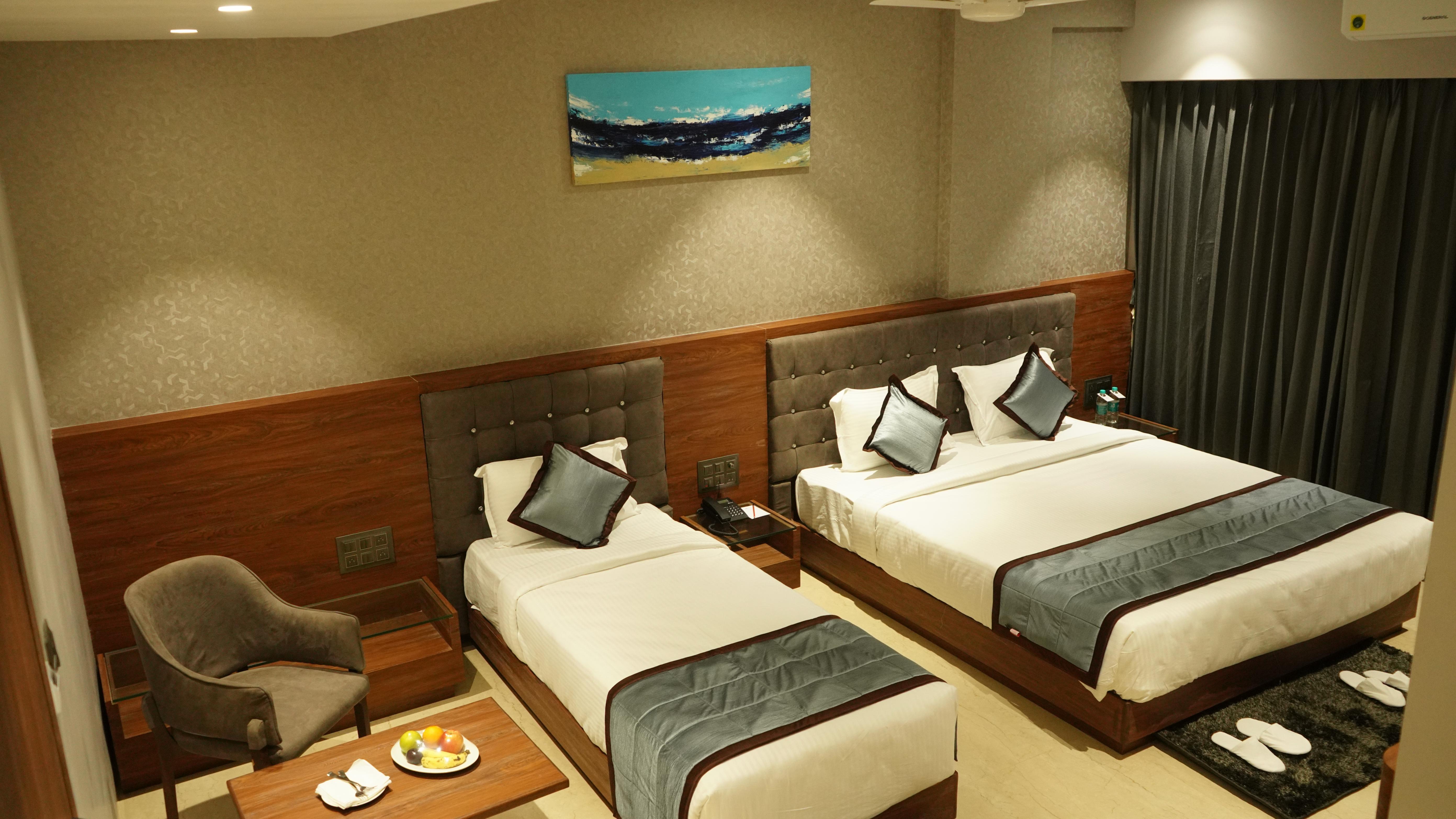 ALAUKIK HOTEL Room Type - Triple Room