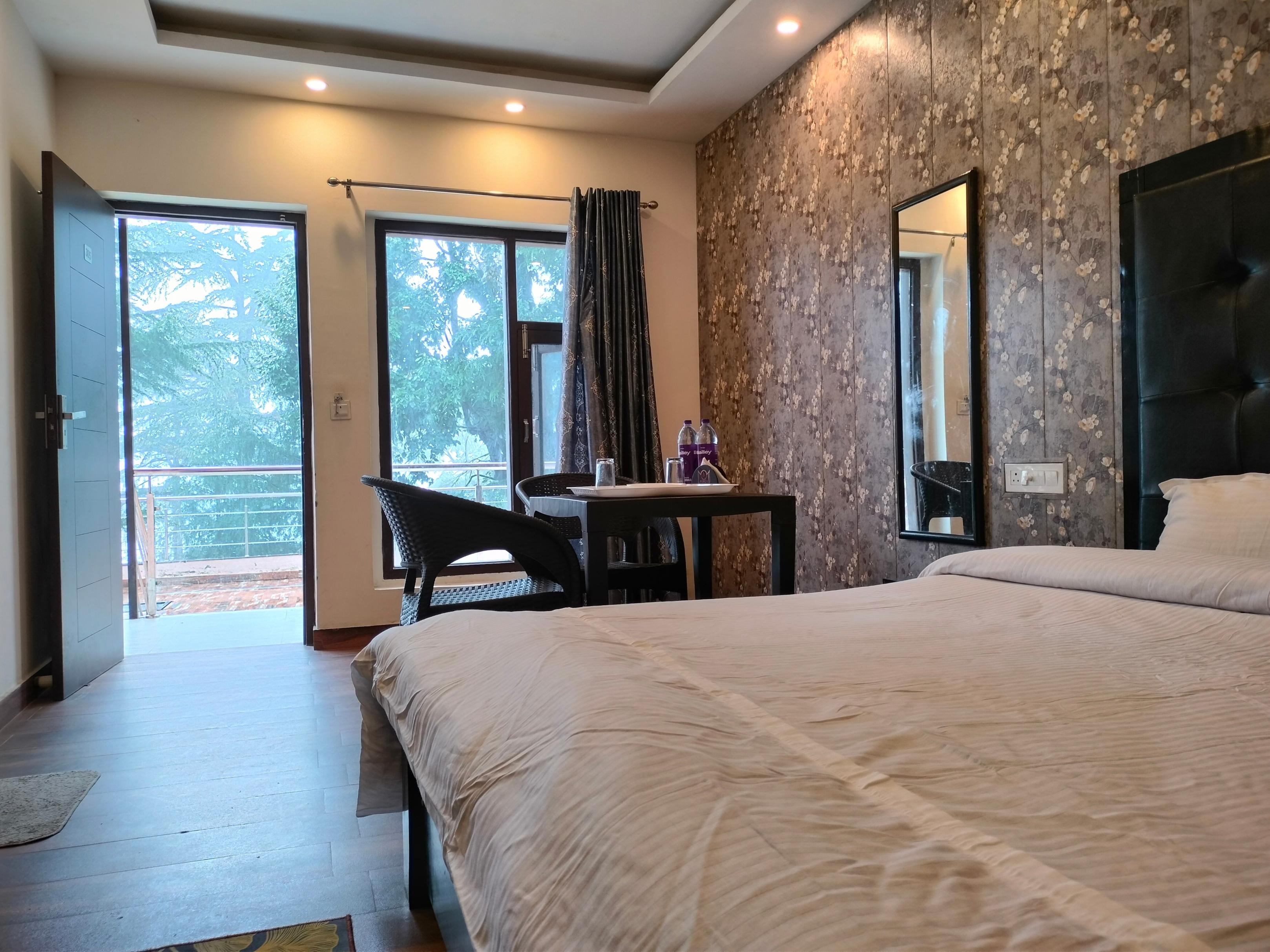 Hotel Barma Palace - Tap to explore photos