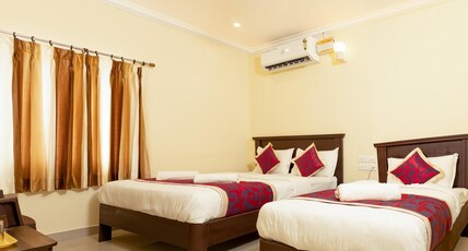 Hotel Strawberry Grand Room Type - Deluxe Triple bed