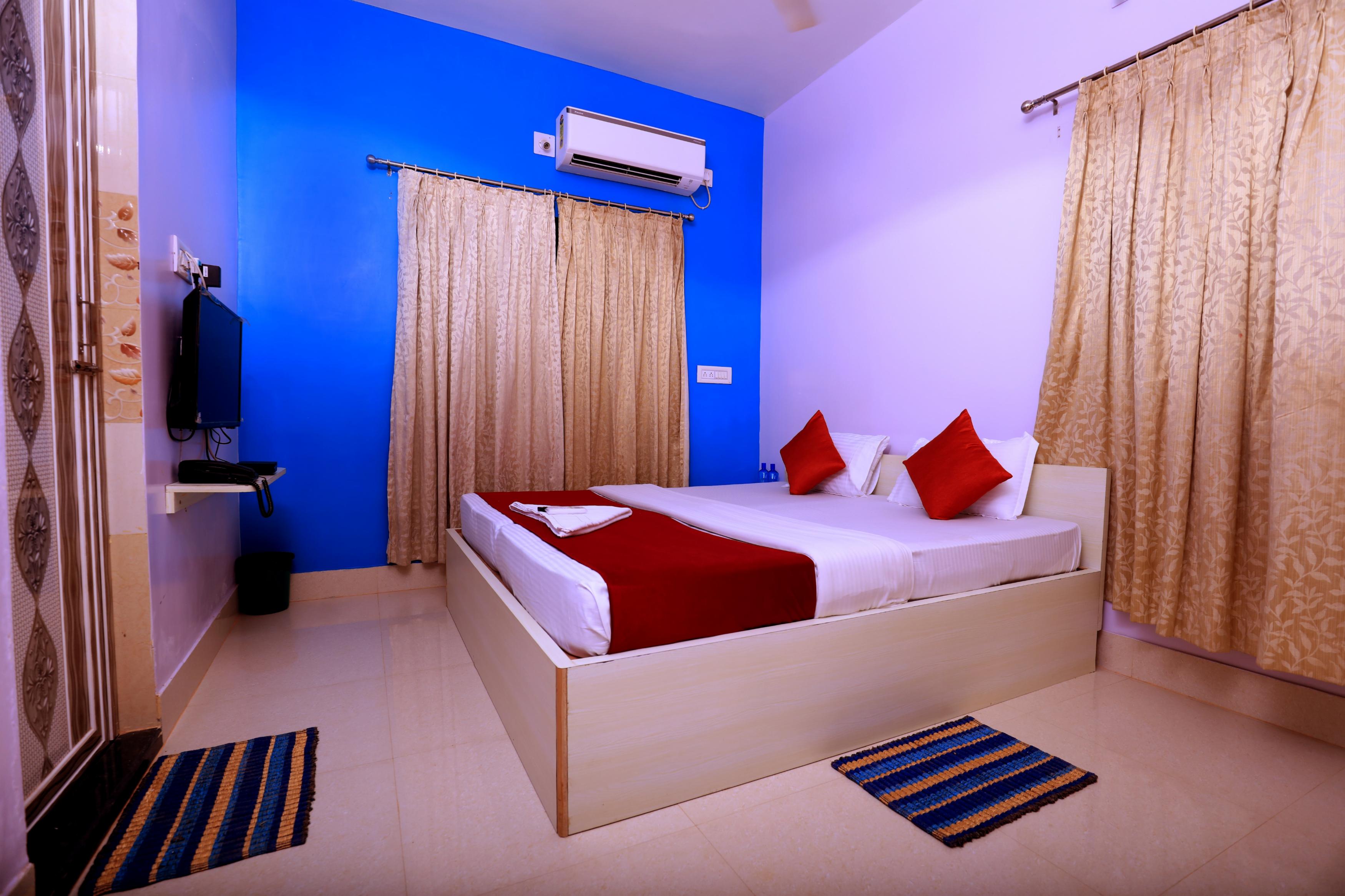 Railview  Inn Room Type - AC Classic Rooms