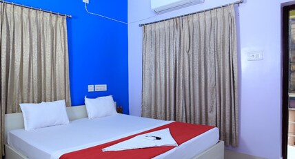 Railview  Inn Room Type - AC Deluxe  Rooms