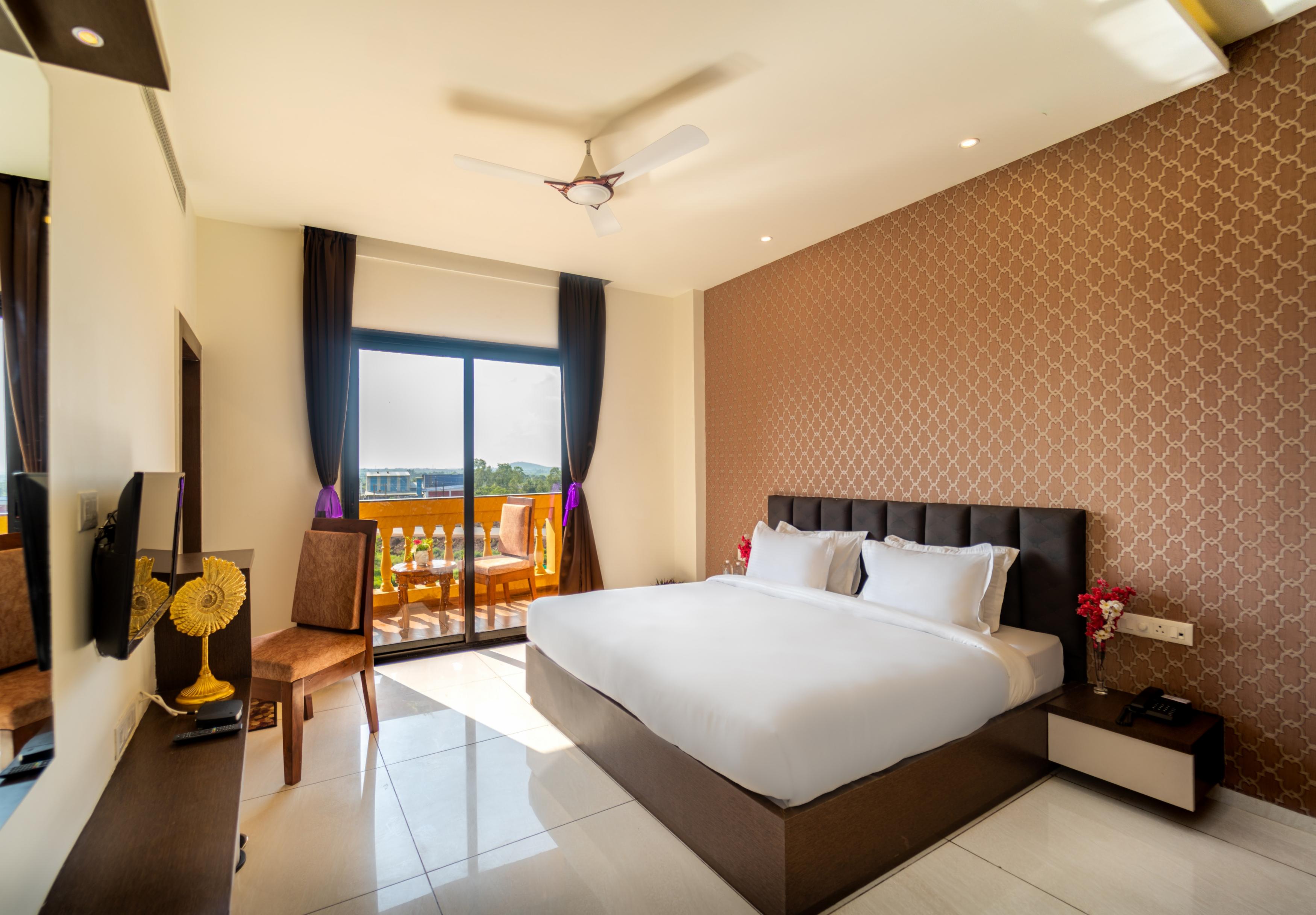 Hamlinn Resort Room Type - Deluxe Room With Balcony (North Lawn Facing)