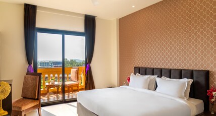 Hamlinn Resort Room Type - Standard Room With Balcony (West Hill Facing)