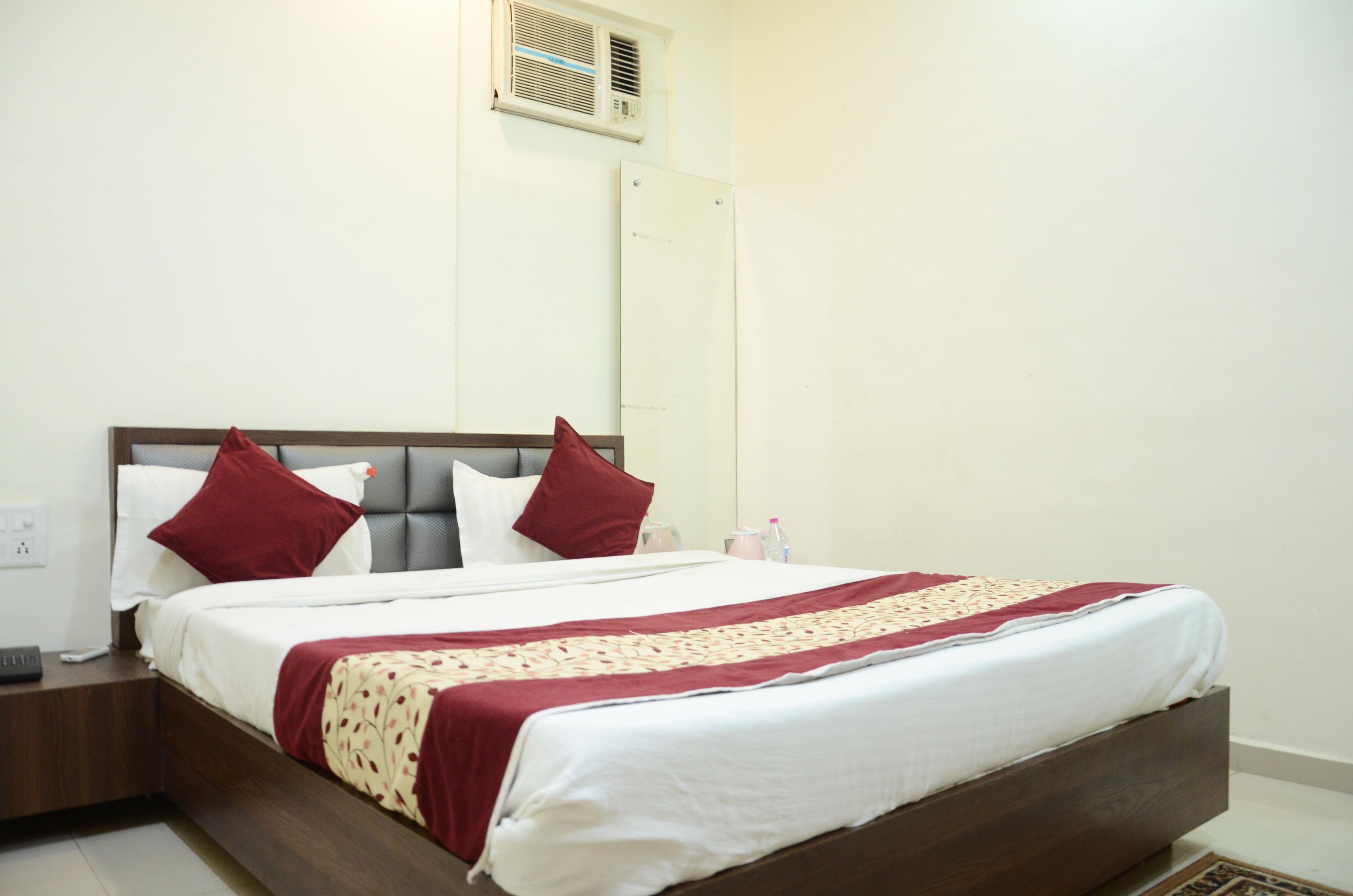 hotel hari palaces Room Type - Deluxe Room