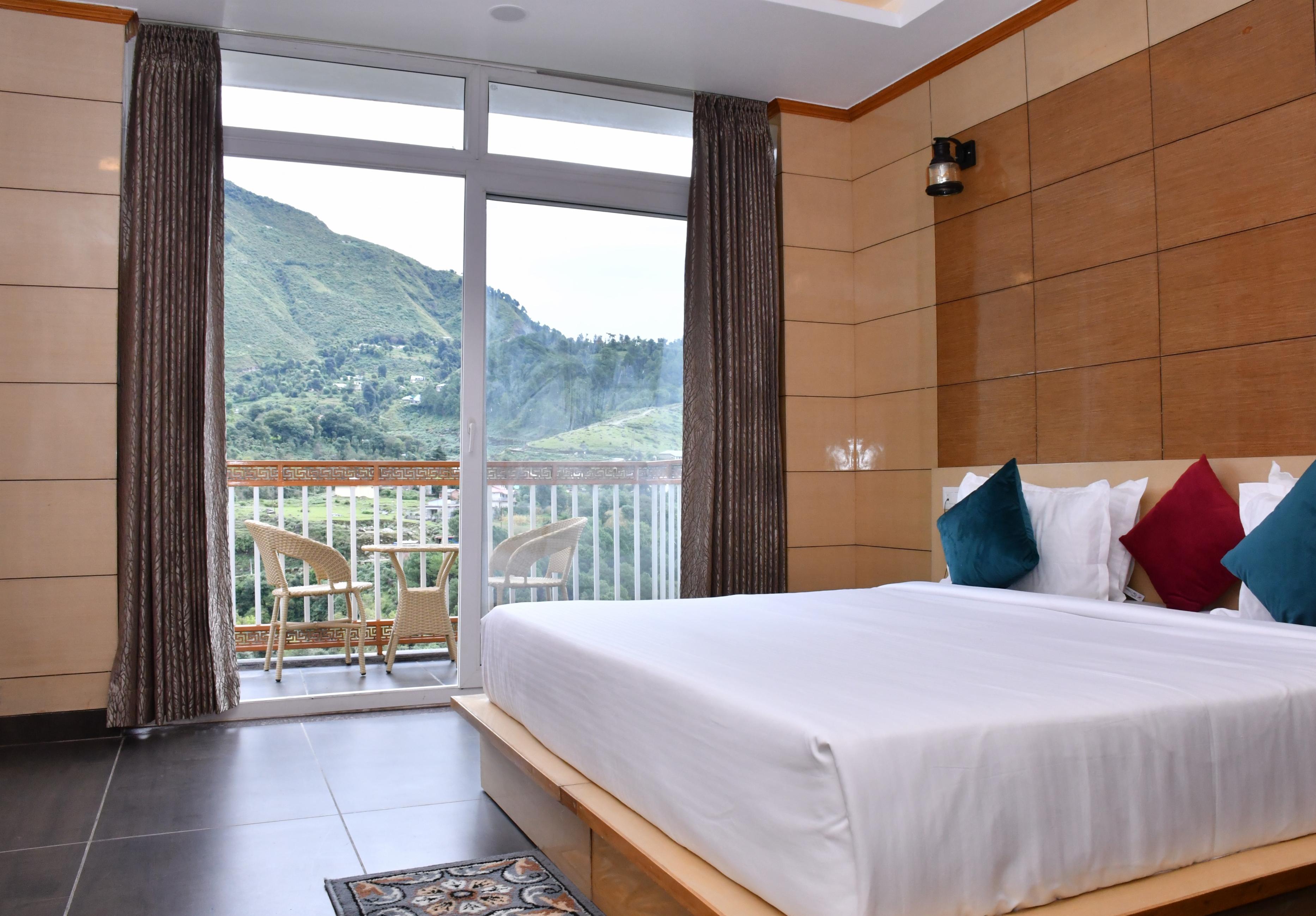 Hotel The Crown - Tap to explore photos