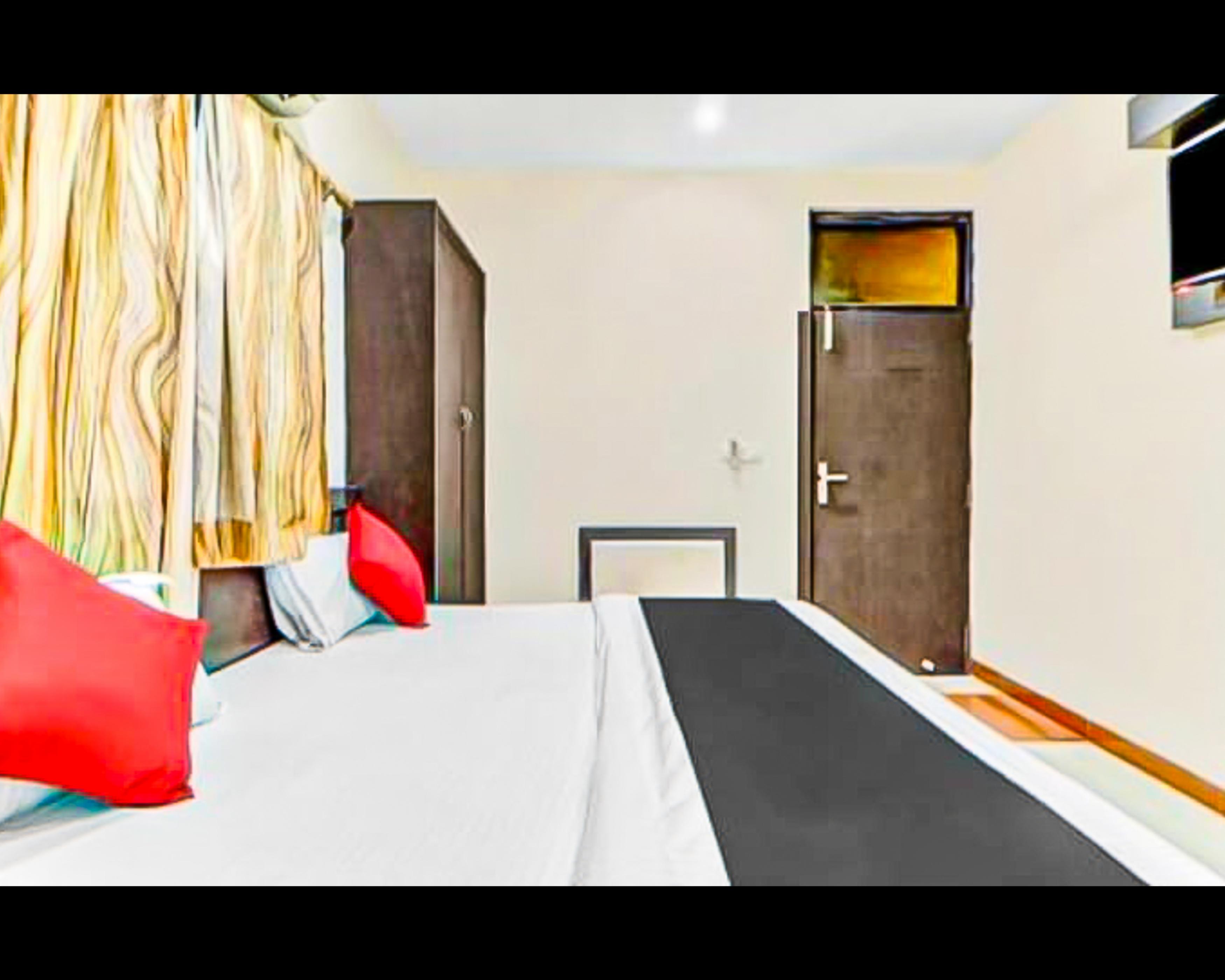Om Sai Nath Hotel & Restaurant By WB Inn - Tap to explore photos