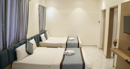 Kiara Eshosans Palace (100 meters From Sai Samadhi Temple) Room Type - Luxury Four Bed Room Kiara Eshosans Palace (100 meters From Sai Samadhi Temple) Room Type - Luxury Four Bed Room