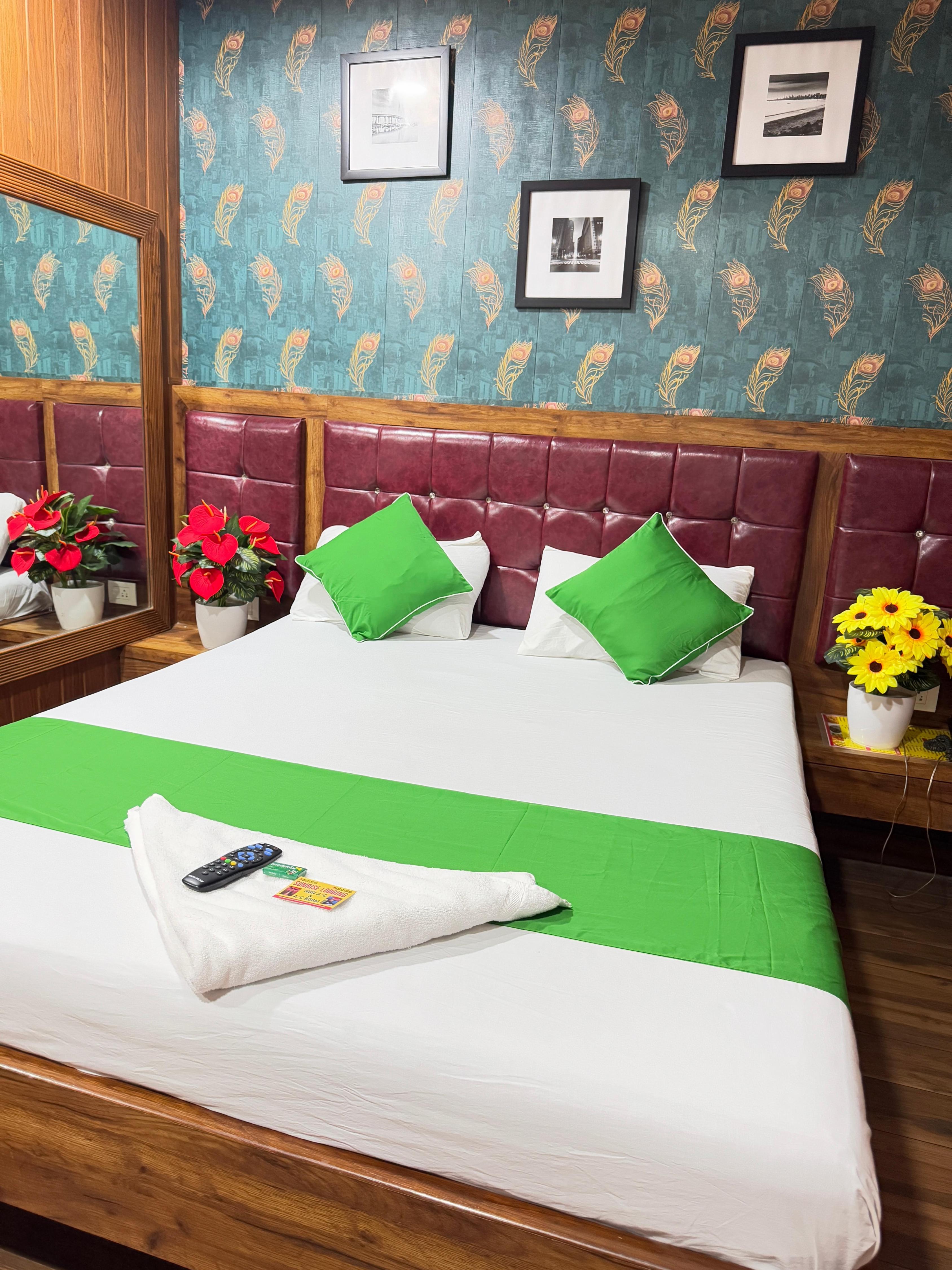 Sunrise Lodging - Tap to explore photos