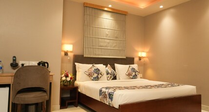 Hotel Jaiminis Landmark by Singh Sahib Room Type - Suite Room with Jacuzzi with Smart TV