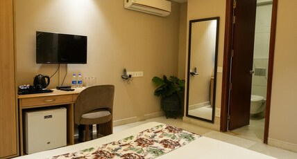 Hotel Jaiminis Landmark by Singh Sahib Room Type - Super Deluxe with Smart TV