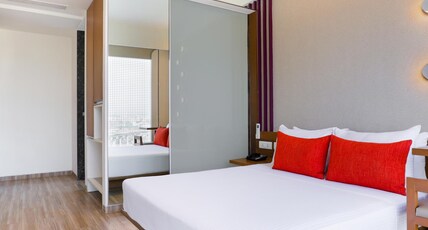 Lemon Tree Hotel, Kalina BKC, Mumbai Room Type - Executive Room