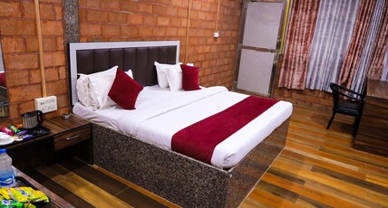 Shri Shiv Villa Room Type - Comfort AC Room