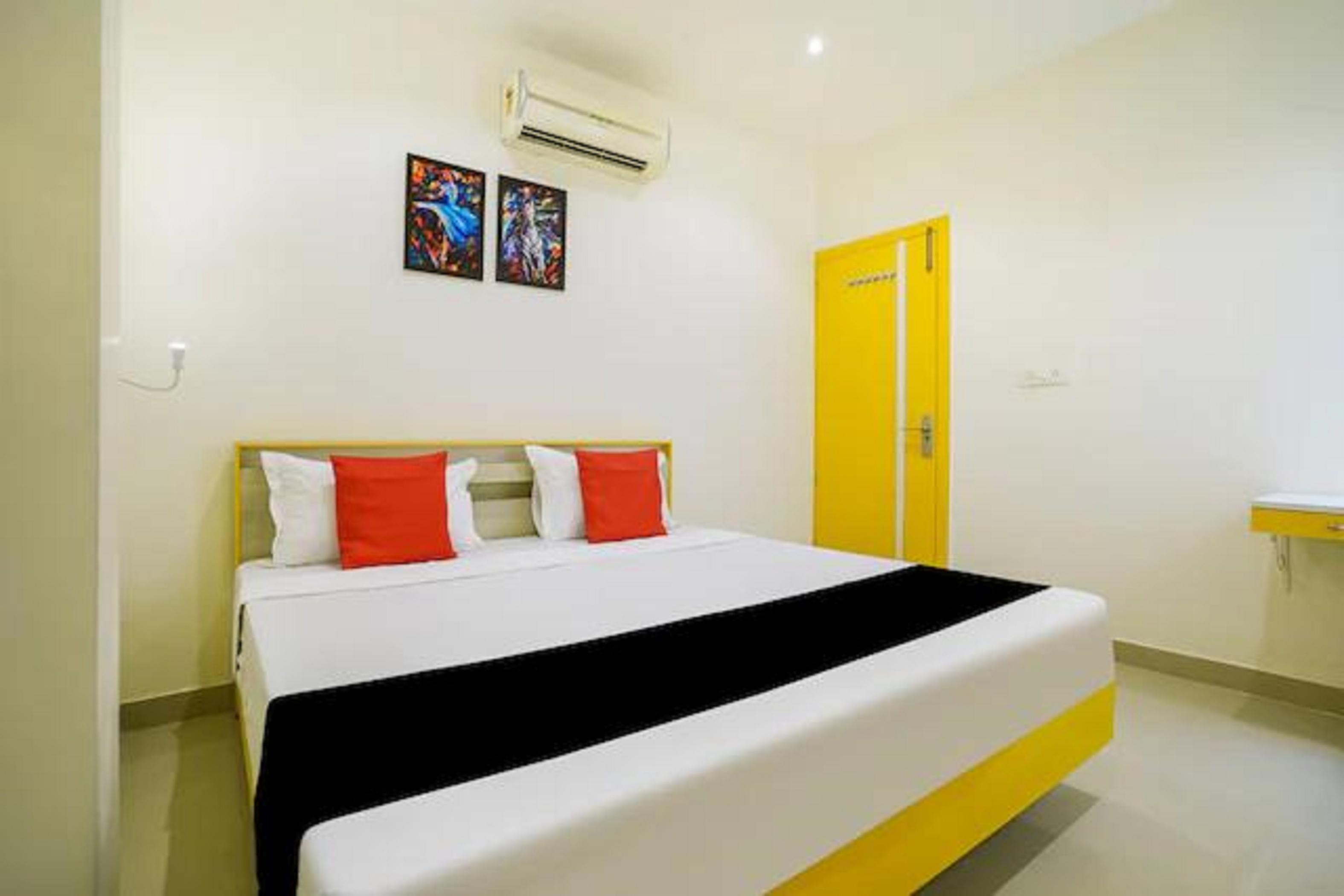 Hotel Vintage - Tap to explore photos