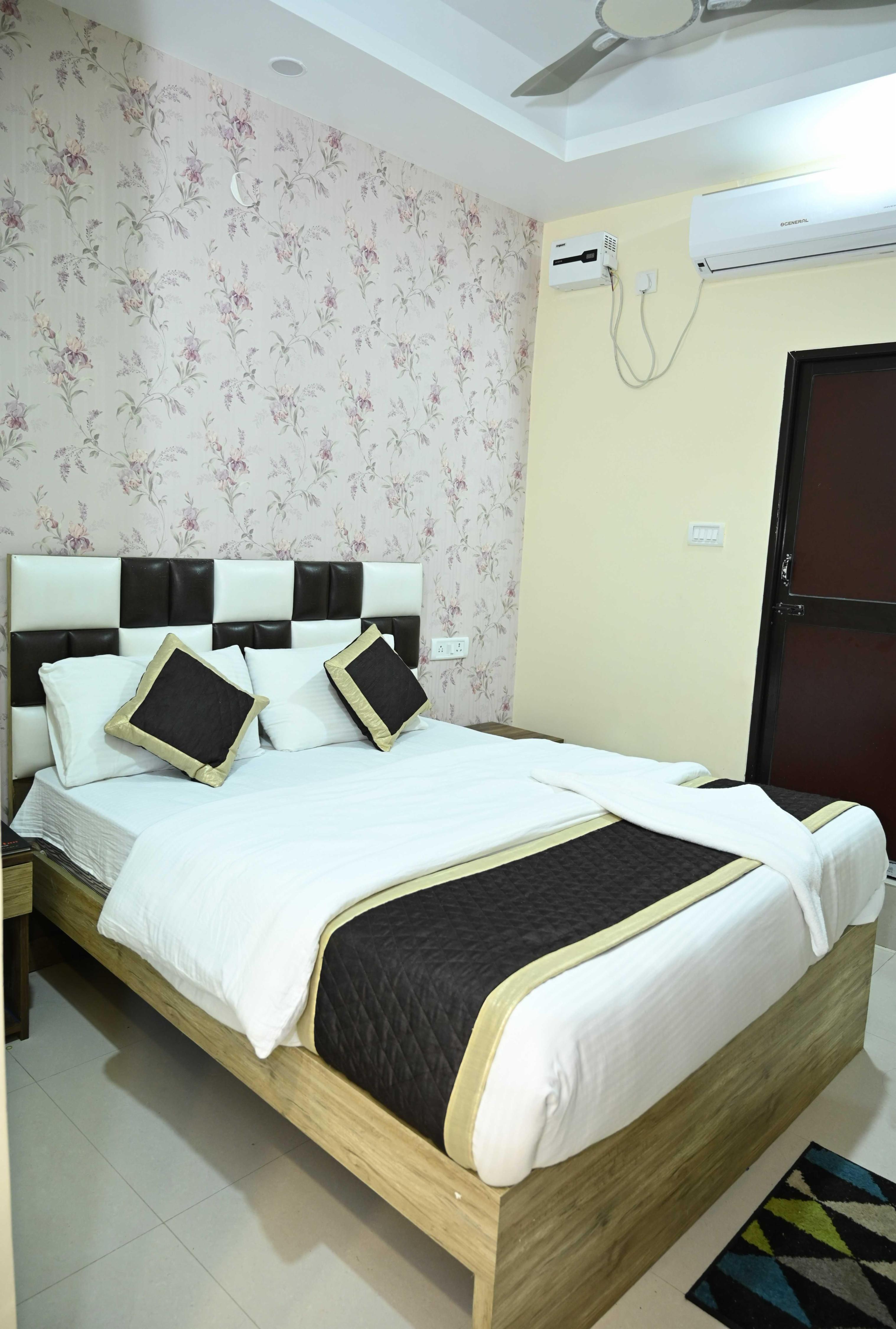 Super Hotel O Glance Inn Room Type - Deluxe