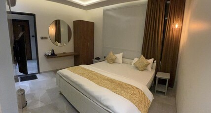Hotel Lunar Stays Room Type - Deluxe ROOM