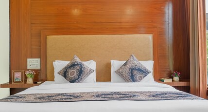 Hotel Park Street Room Type - Super Deluxe With Park Facing