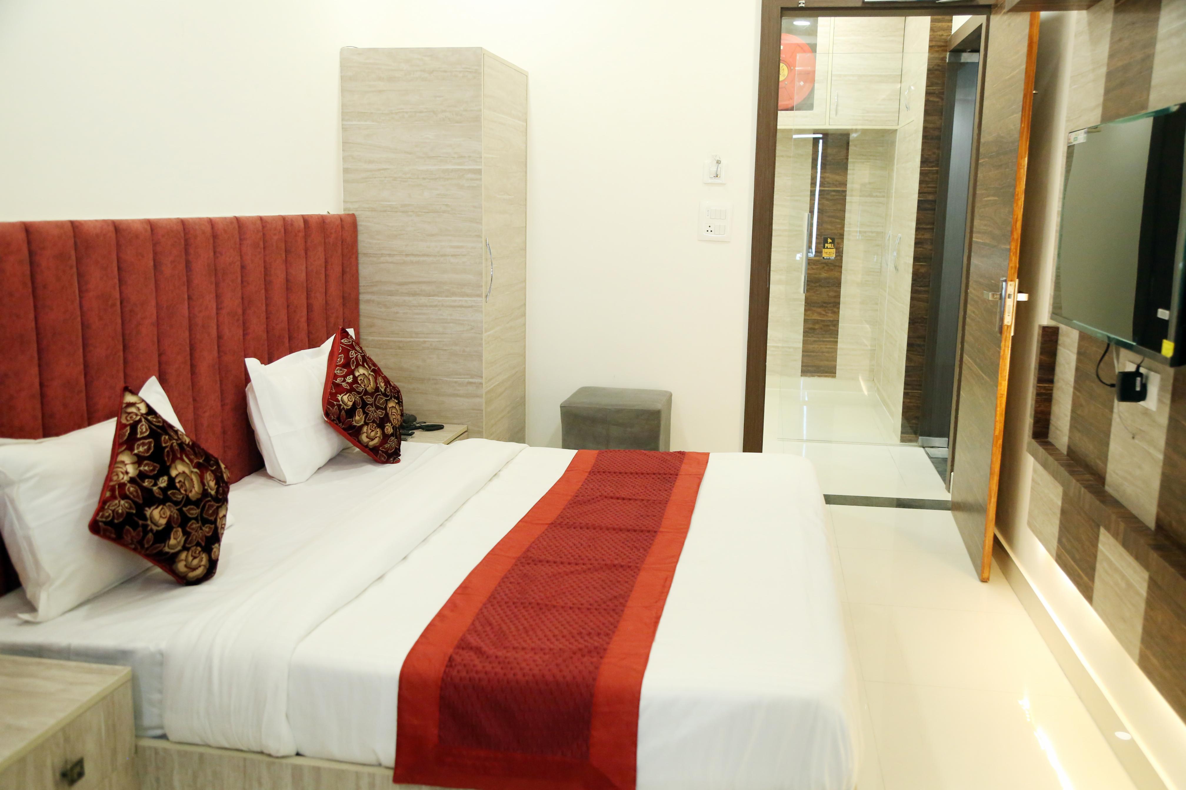 RUCHI HOTEL Room Type - Deluxe Room