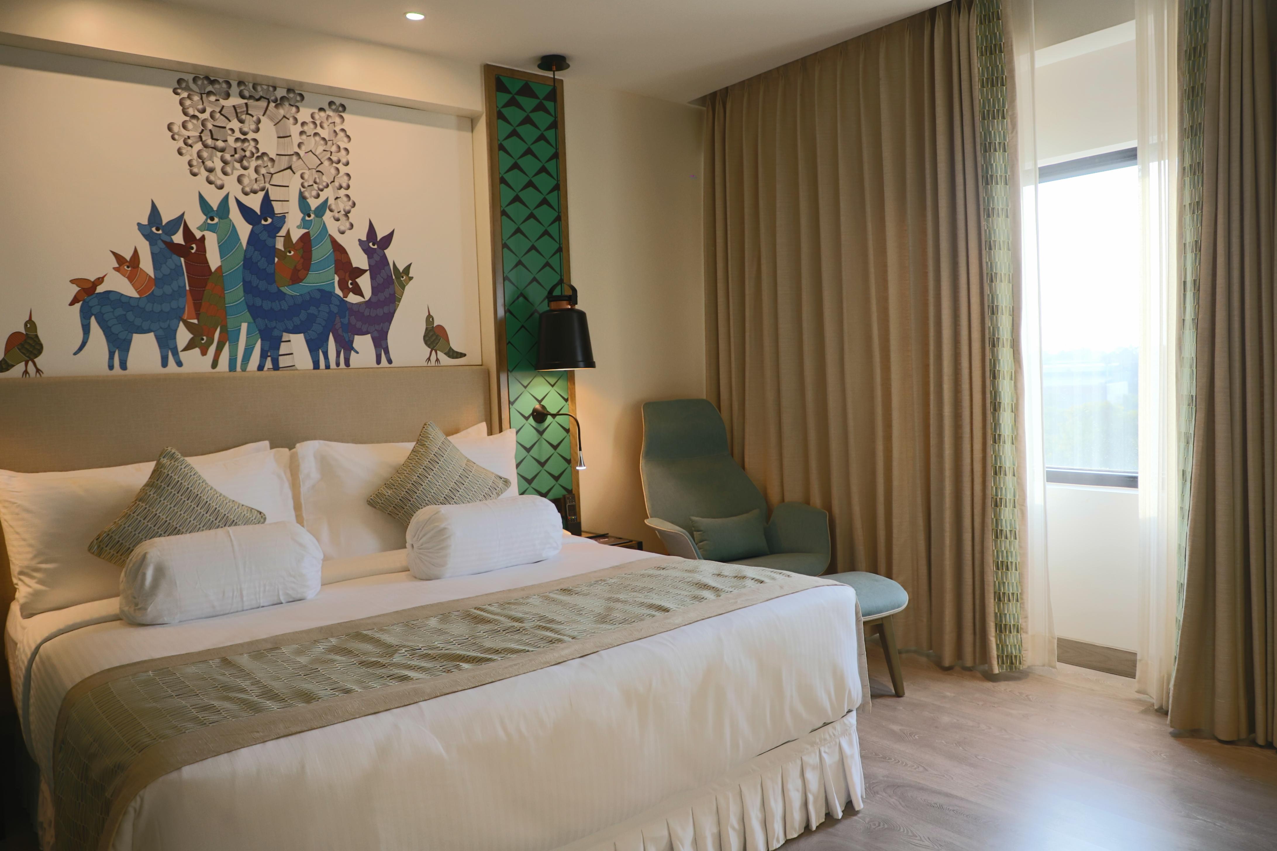 THE CRUZE PREMIUM BOUTIQUE HOTEL - Tap to explore photos