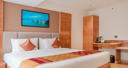 TOWNBRIDGE HOTELS AND SUITES Room Type - Deluxe Room