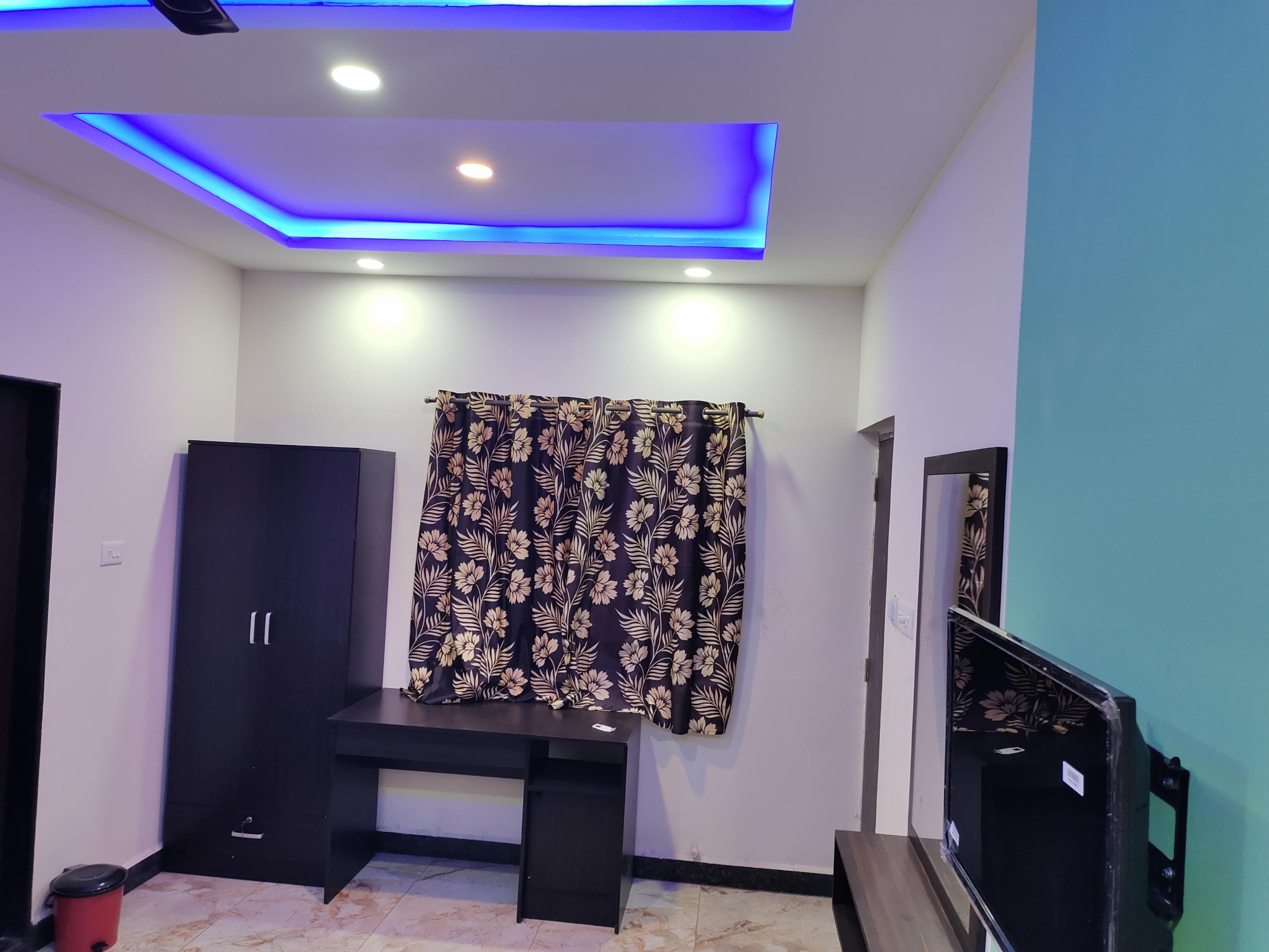 KAMS COCO DE PARRA RESIDENCY Room Type - AC DELUXE QUEEN