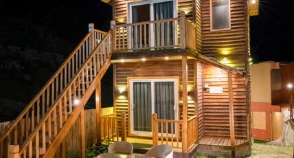 WOW STAYZ2 Ashoka Grand Room Type - Golden Deck