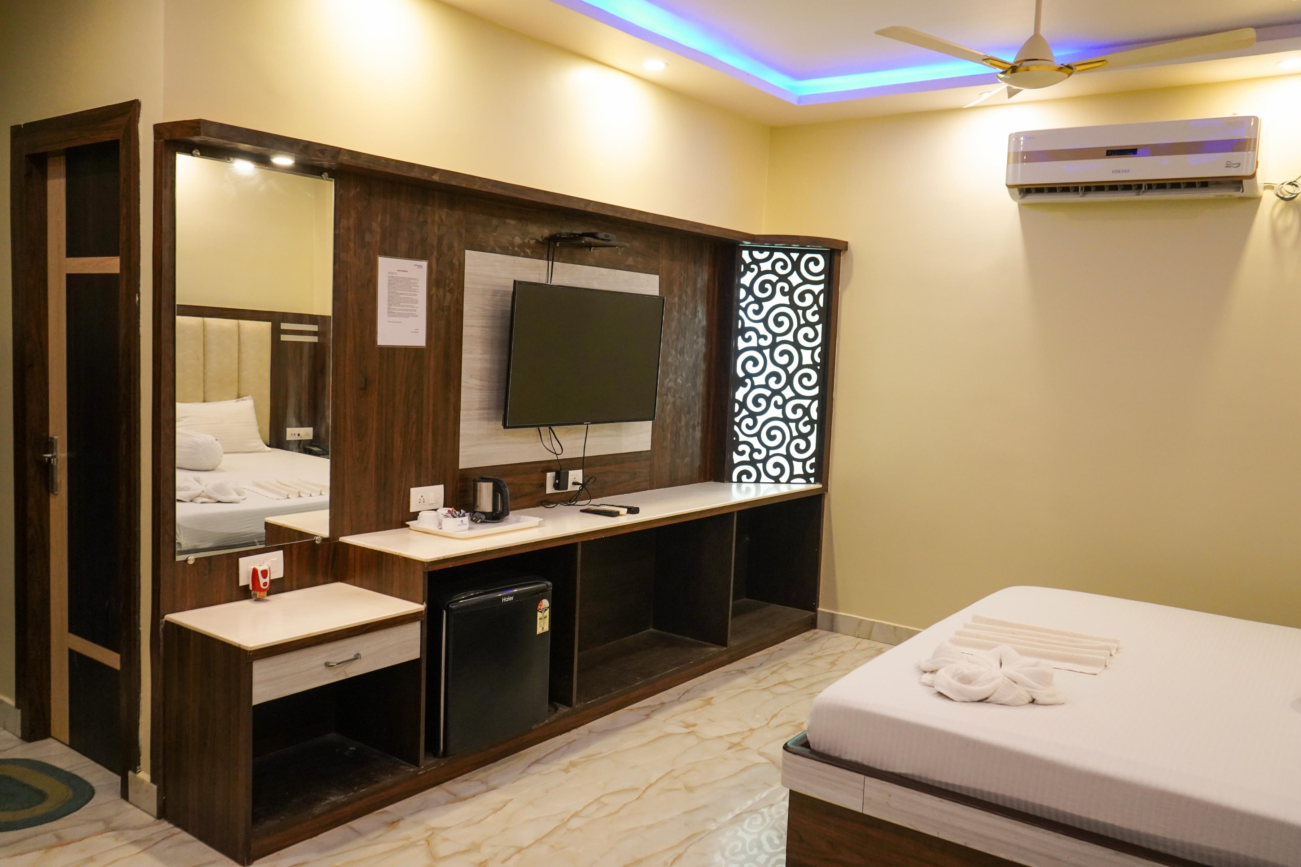 Rooms of Dolphin Beach Resort