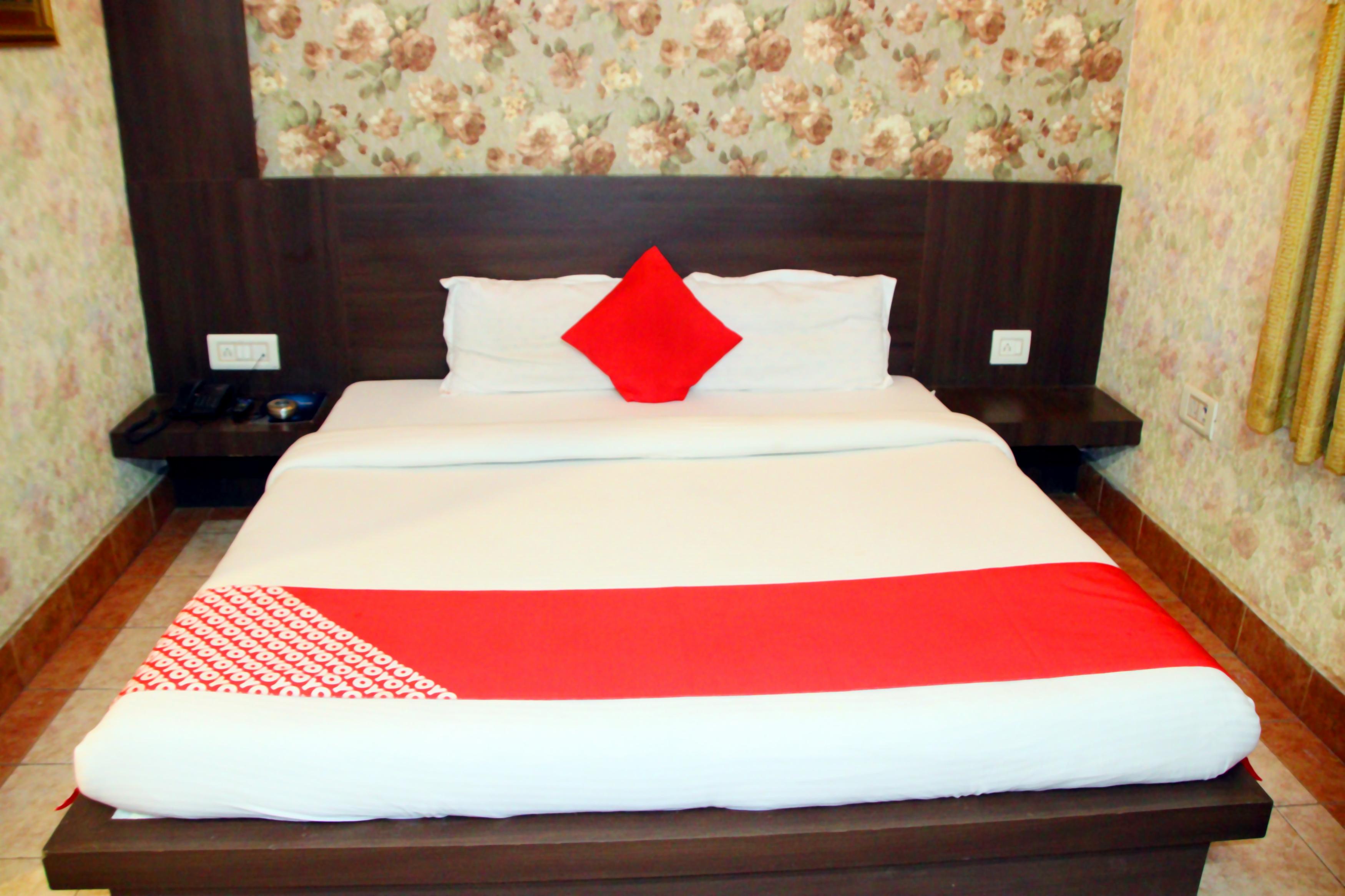 Hotel Siddhi Vinayak - Tap to explore photos