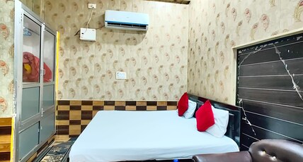 Raghunandan Guest House Room Type - Dubble Bed non attache wash room with ac