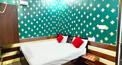 Raghunandan Guest House Room Type - Deluxe Double Bed Room AC (Attched Bathroom)