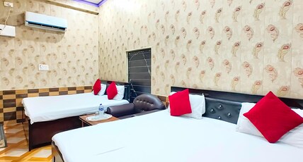 Raghunandan Guest House Room Type - Deluxe Four Bed Room AC (Separate Bathroom)