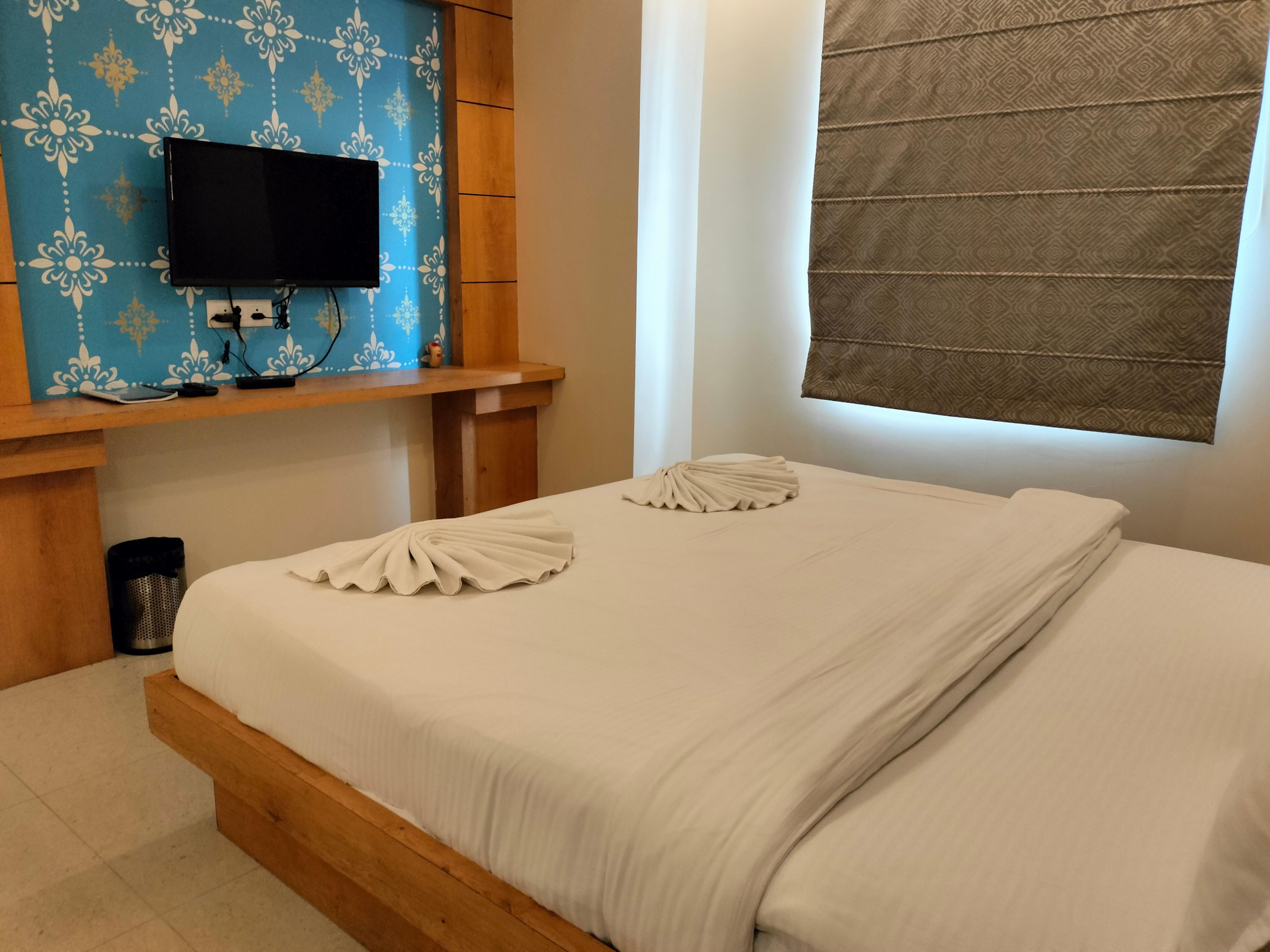 Hotel Grand Lotus Room Type - Deluxe King Non AC Room (King bed)