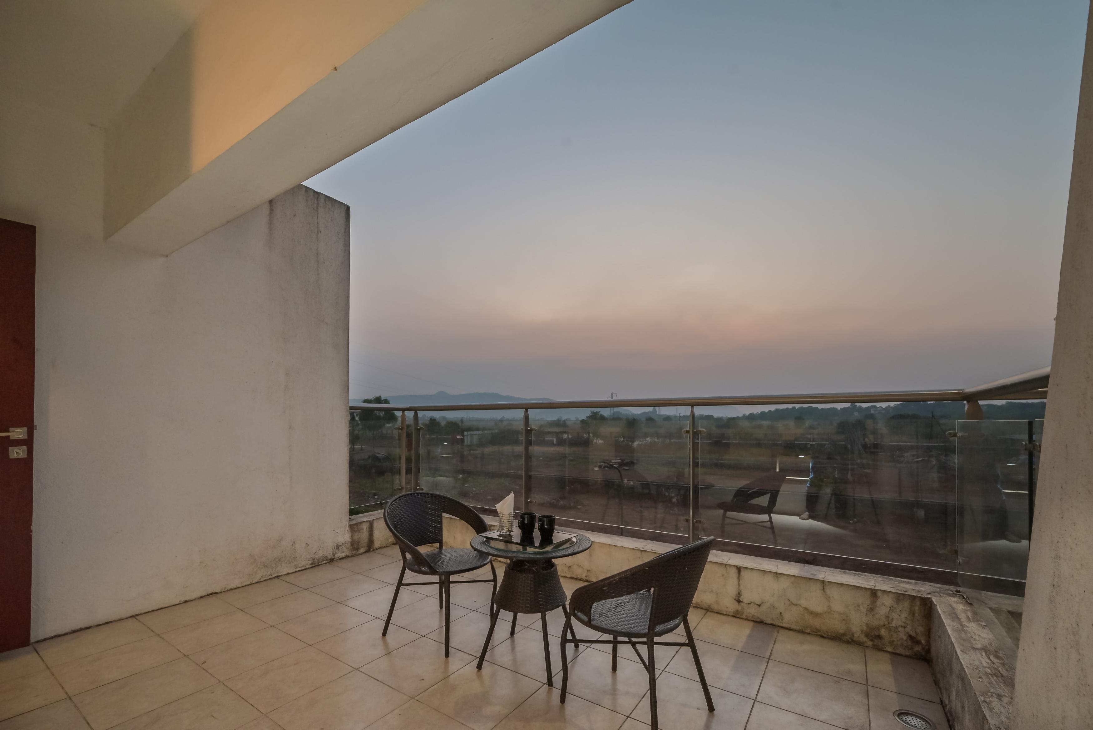 Ovis Holiday Deluxe Room Lonavala - Tap to explore photos