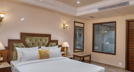 Shivdhara Resorts Room Type - President Suite room with Bathtub