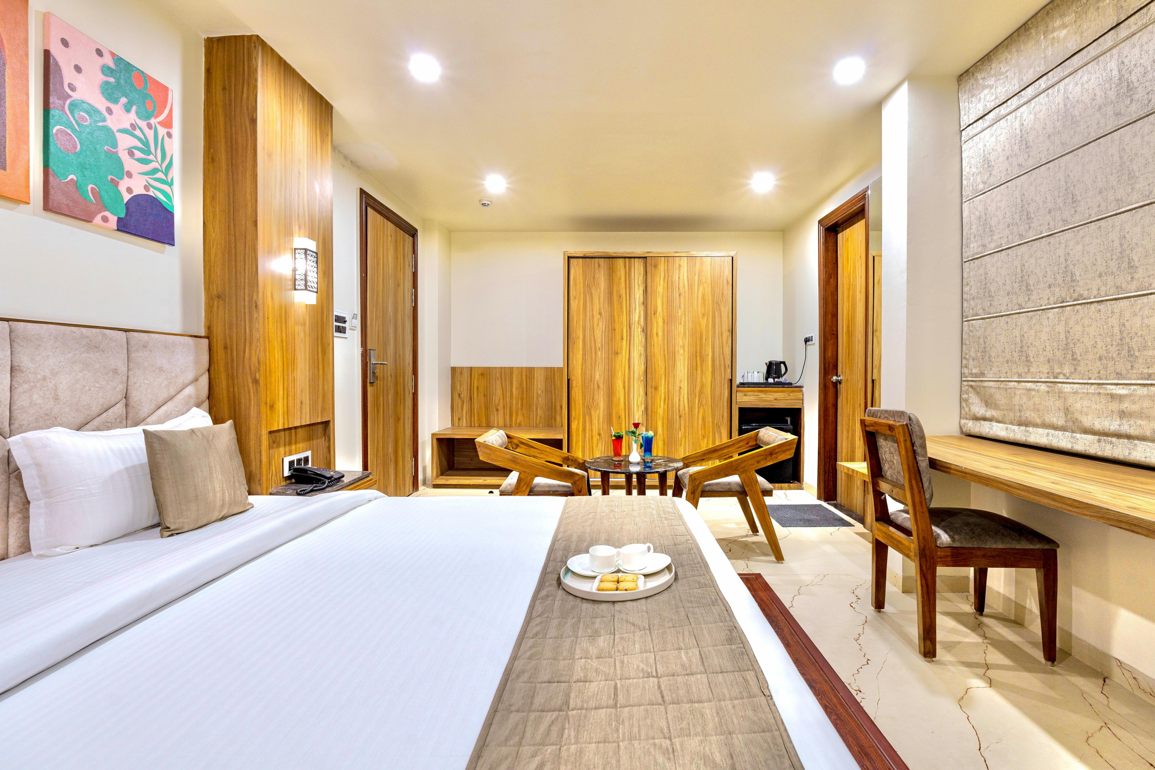 HOTEL EMERALD - Tap to explore photos