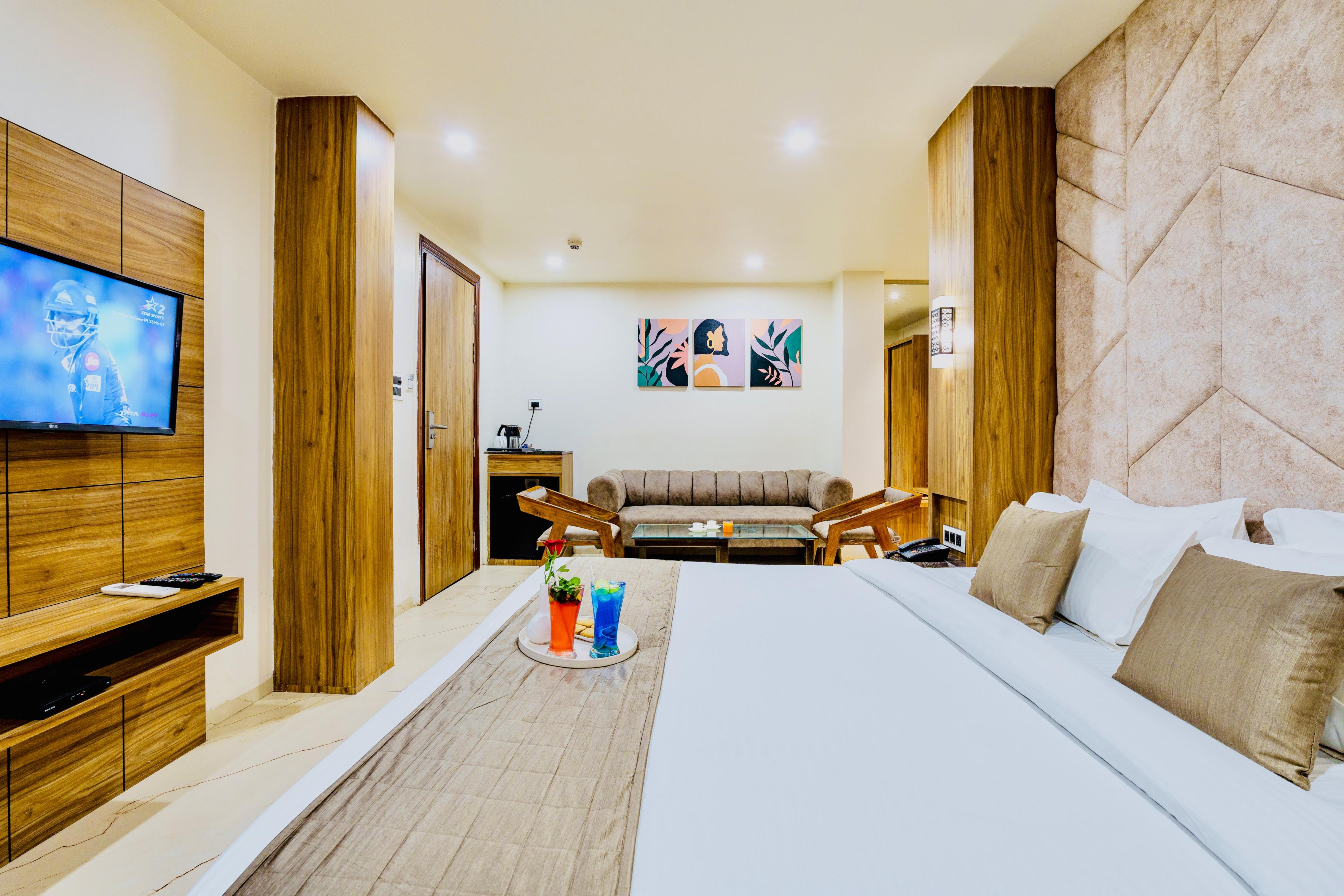 HOTEL EMERALD Room Type - SUITE ROOM