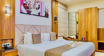 HOTEL EMERALD Room Type - DELUXE ROOM