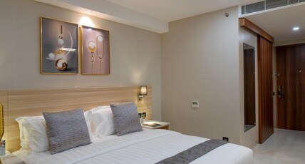 The Port By J Daniels Room Type - Deluxe King Room The Port By J Daniels Room Type - Deluxe King Room