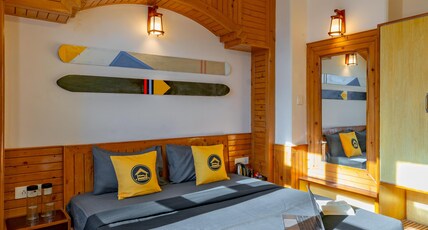 The Hosteller Narkanda Room Type - Standard Double Room with Balcony
