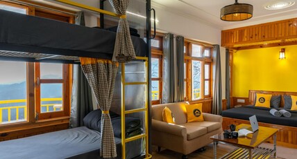 The Hosteller Narkanda Room Type - Deluxe Quadruple Room with Balcony and Mountain View
