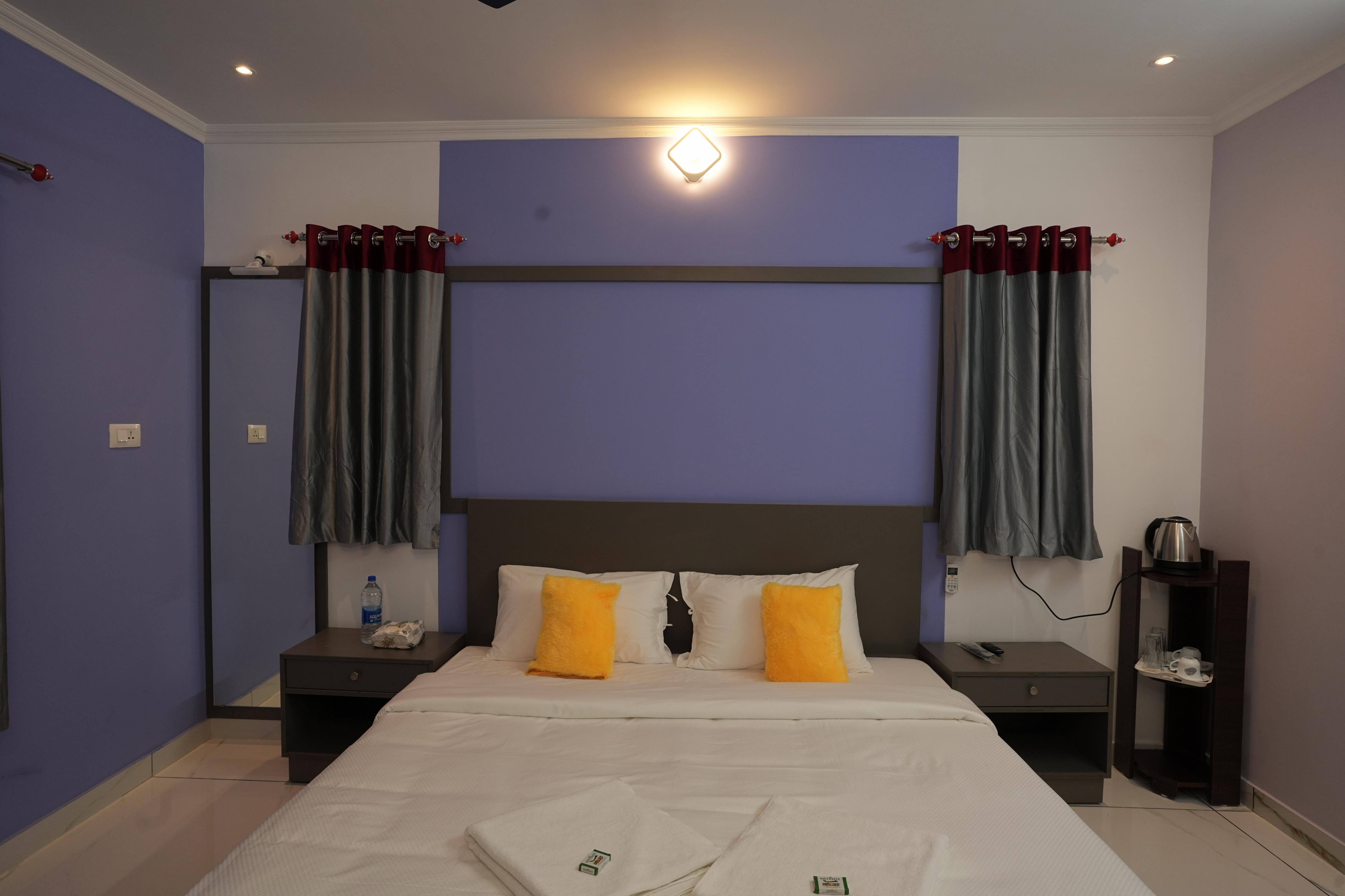 Lakeway Resorts Room Type - Luxury Suite AC Cottage Room