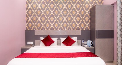 Hotel Ayodhya Palace - 400 Mtrs from HANUMAN GARHI. Room Type - Executive Room