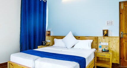 Chokling ArtHouse - The Treasure of Himalayas Room Type - Deluxe Room - Monastery and Mountain View - King Bed