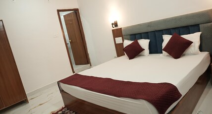 Rani Homestay Room Type - AC Deluxe Double Room