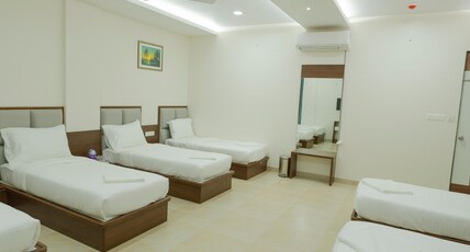 Hotel Aaradhya Adorer Room Type - 6 bed Family AC Room