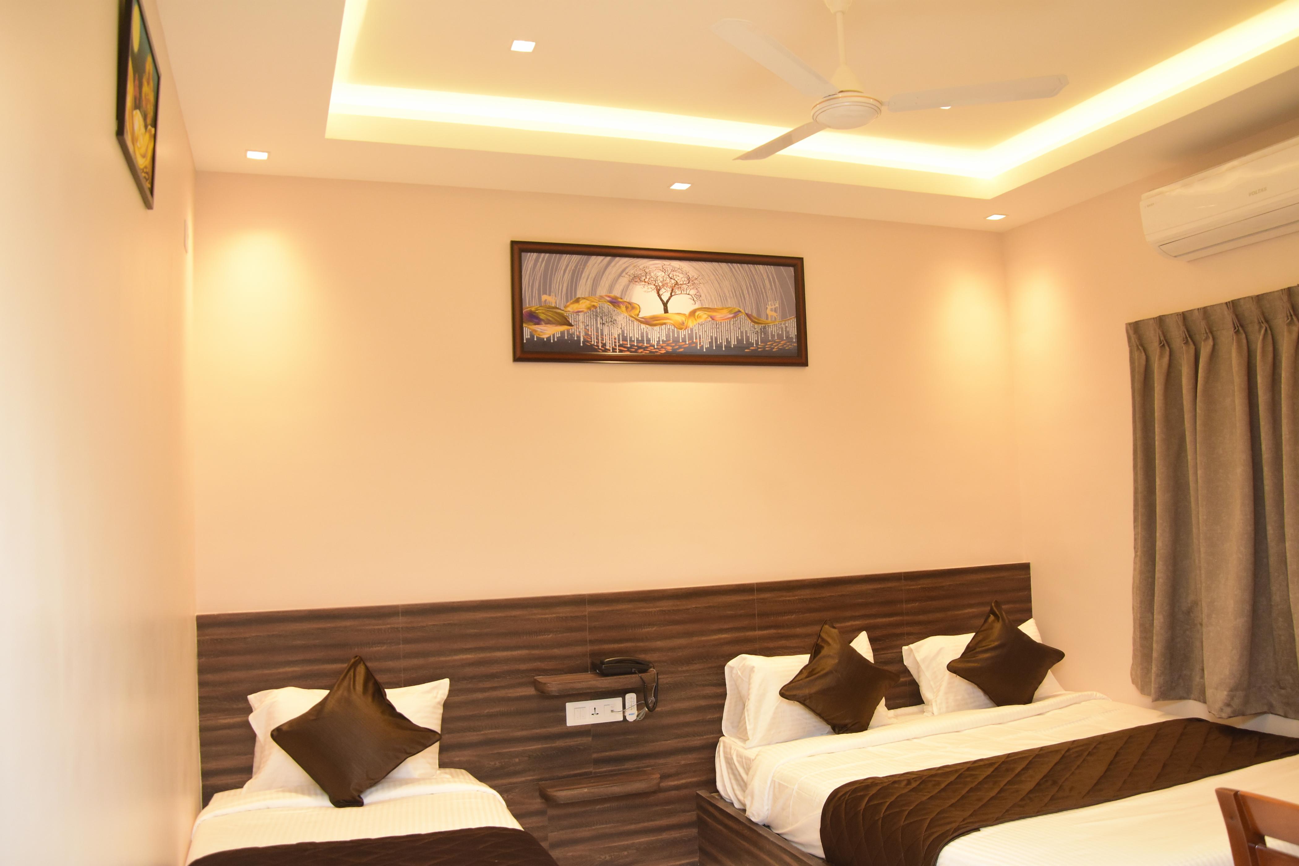 Dassparadise Hotel & restaurant Room Type - Executive Triple Room AC