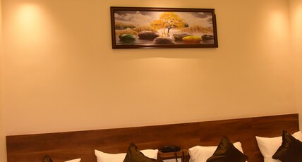 Dassparadise Hotel & restaurant Room Type - Executive Quad Room AC (2 King Beds)