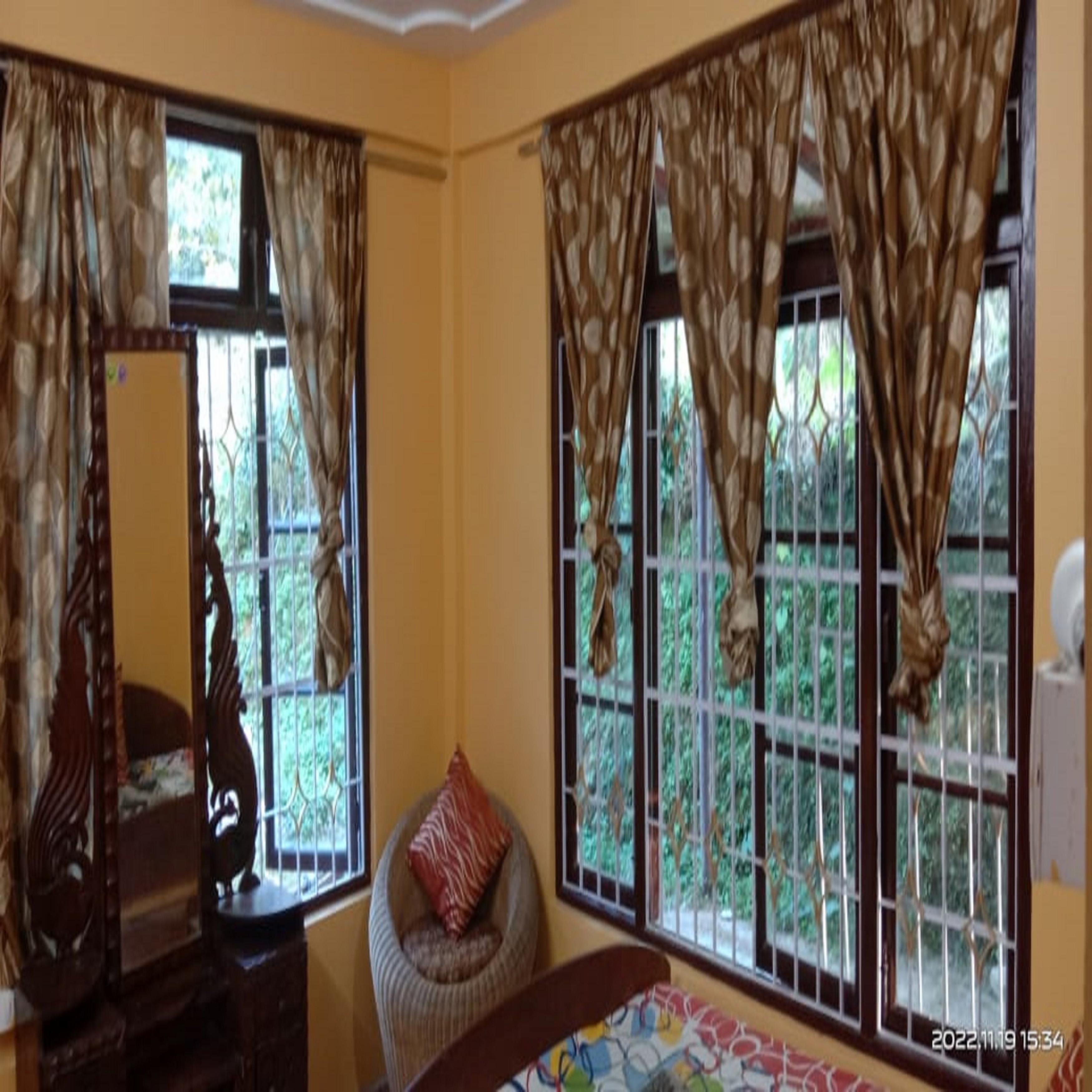 Beth Meon - Tap to explore photos