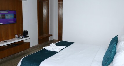 Hotel Brij Palace Room Type - Deluxe (AC ROOM)