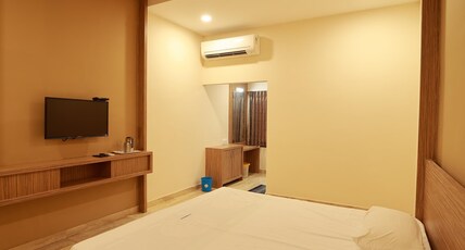 Valluvar Residency Room Type - Deluxe AC Room